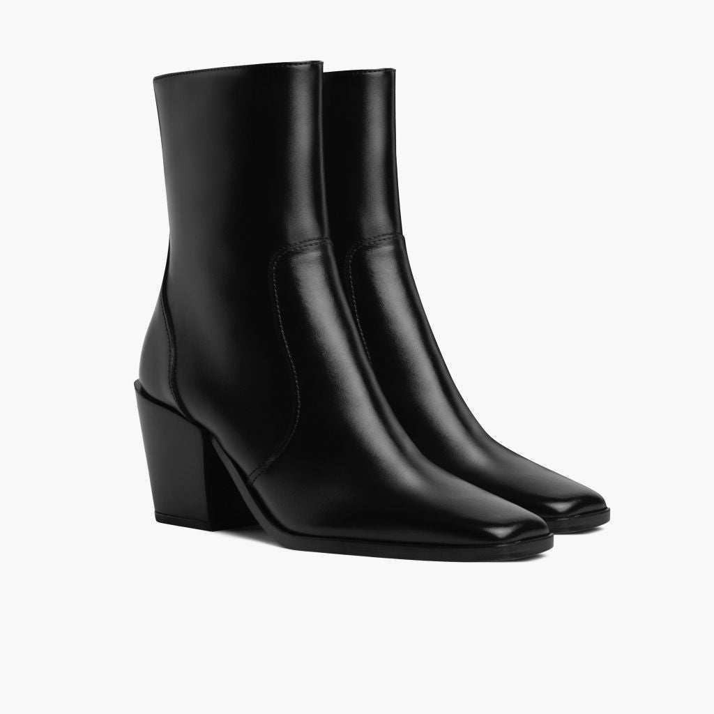 https://cdn.shopify.com/s/files/1/0419/1525/files/1024x1024-WMN-SohoZip-Black-012726-3.4.jpg?v=1769812091