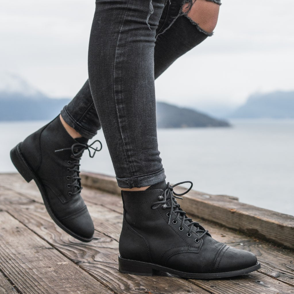 https://cdn.shopify.com/s/files/1/0419/1525/products/1024x1024-Women-Captain-BlackMatte-1.jpg?v=1656532785