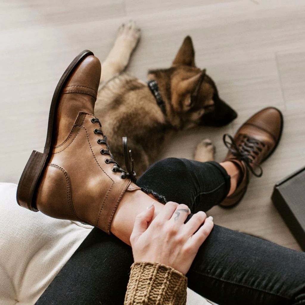 https://cdn.shopify.com/s/files/1/0419/1525/files/1024x1024-Women-Captain-Natural-091223-3_41975e57-c319-4f23-89d4-df356b2f0094.jpg?v=1694817283