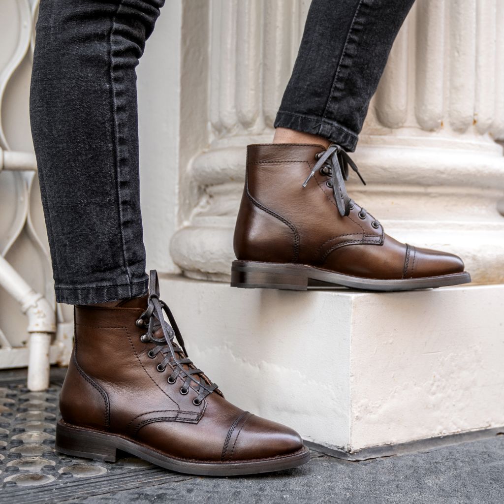 https://cdn.shopify.com/s/files/1/0419/1525/products/1024x1024-Women-Captain-Walnut-082322-2.jpg?v=1662589601