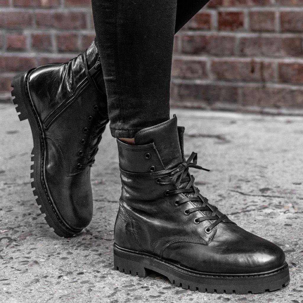 https://cdn.shopify.com/s/files/1/0419/1525/products/1024x1024-Women-Combat-Black-100221-1.jpg?v=1634244724