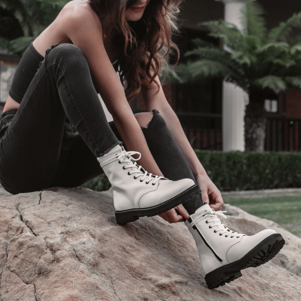 https://cdn.shopify.com/s/files/1/0419/1525/products/1024x1024-Women-Combat-Ecru-082222-3.jpg?v=1661459676