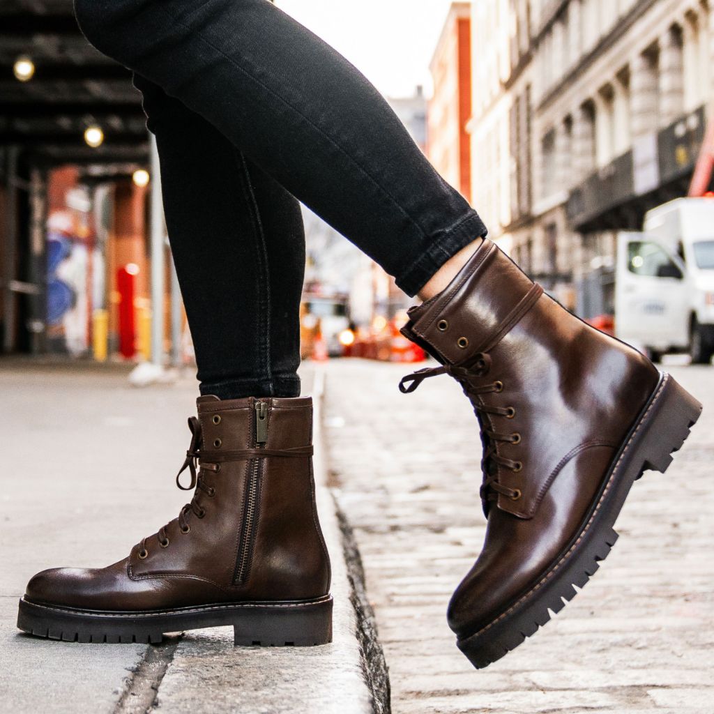 https://cdn.shopify.com/s/files/1/0419/1525/files/1024x1024-Women-Combat-Java-013124-3_a0d486a6-7106-4a5d-8ae7-2725ada0df9f.jpg?v=1707339181