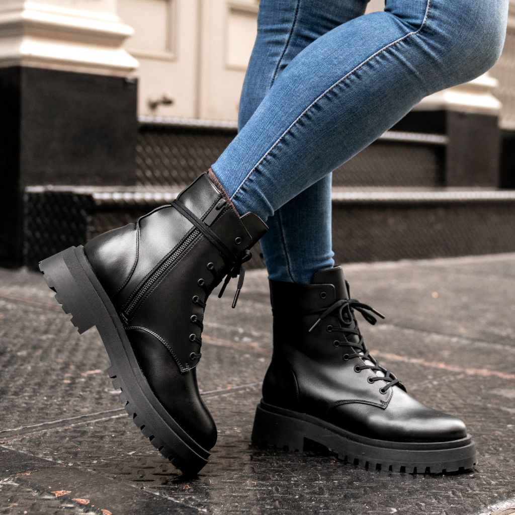 https://cdn.shopify.com/s/files/1/0419/1525/files/1024x1024-Women-Dolce-Black-090523-1.jpg?v=1695064586