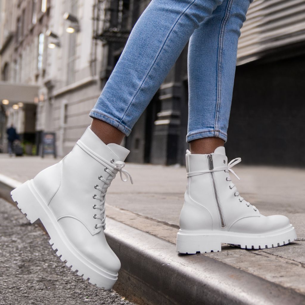 https://cdn.shopify.com/s/files/1/0419/1525/files/1024x1024-Women-Dolce-White-090523-2.jpg?v=1695066006