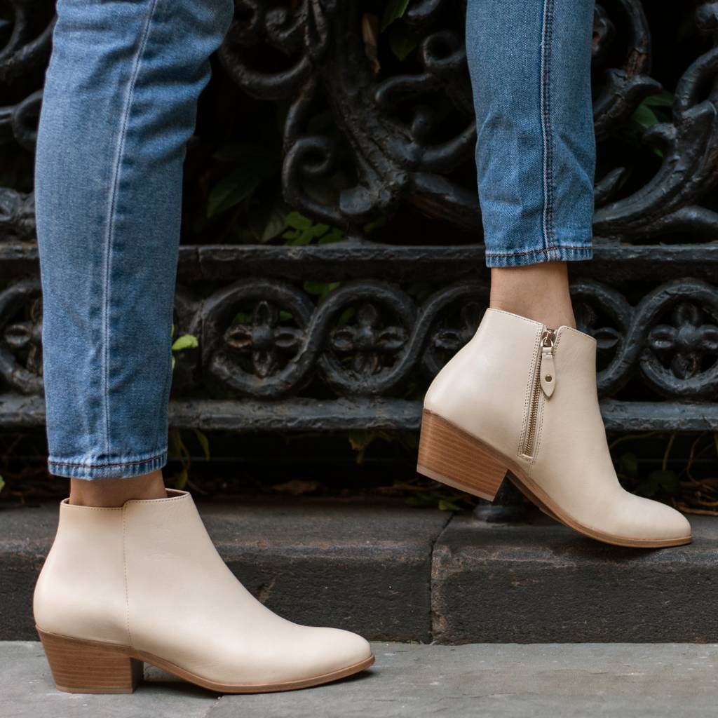 https://cdn.shopify.com/s/files/1/0419/1525/products/1024x1024-Women-Downtown-Beige-101421-2.jpg?v=1634570302