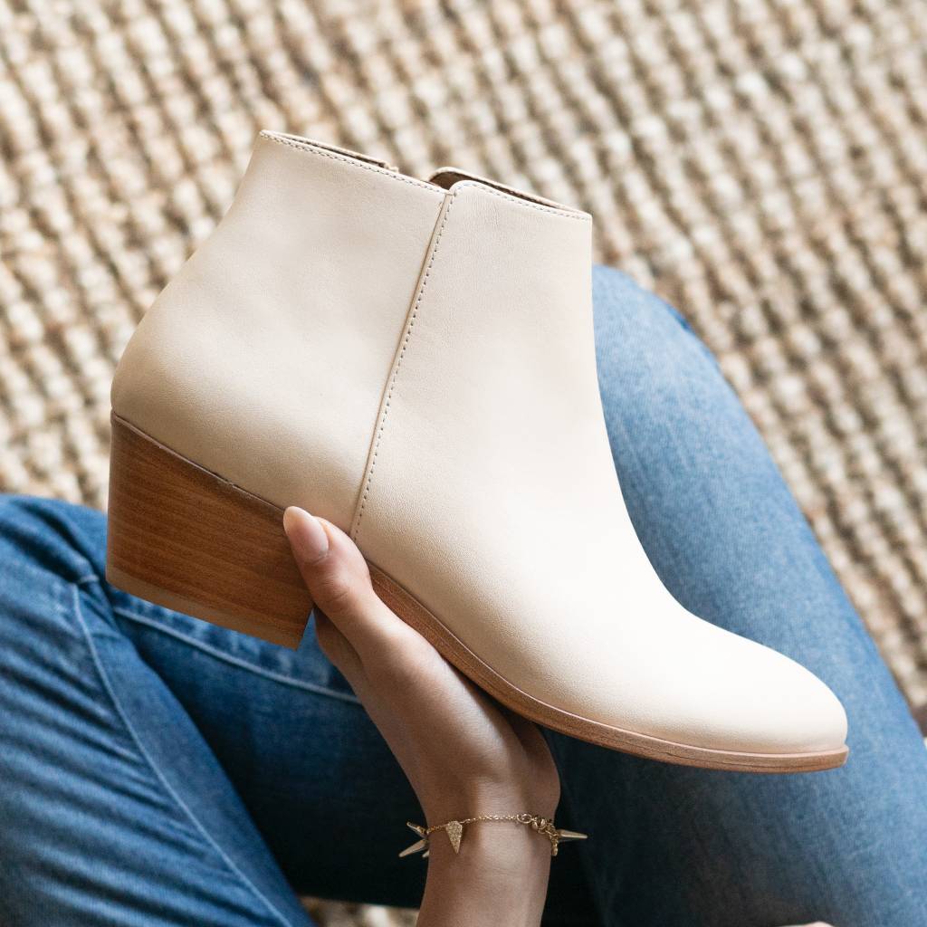 https://cdn.shopify.com/s/files/1/0419/1525/products/1024x1024-Women-Downtown-Beige-101421-3.jpg?v=1634570301