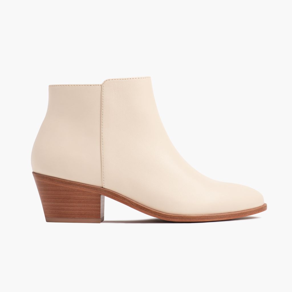 https://cdn.shopify.com/s/files/1/0419/1525/products/1024x1024-Women-Downtown-Beige-101421-SideZipper.jpg?v=1683319192