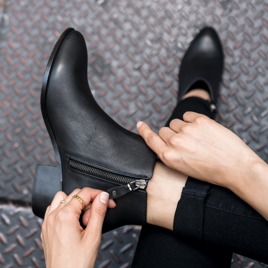 https://cdn.shopify.com/s/files/1/0419/1525/products/1024x1024-Women-Downtown-Black-061421-3_39cd9a0d-1224-43bd-bb85-025eade9bb77.jpg?v=1623858114