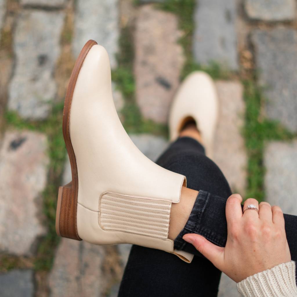 https://cdn.shopify.com/s/files/1/0419/1525/products/1024x1024-Women-Dreamer-Beige-101421-3.jpg?v=1634573108