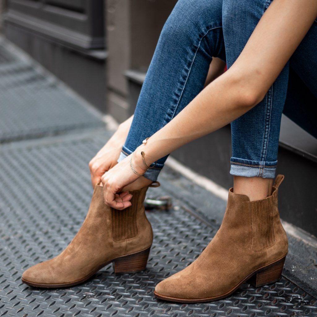 https://cdn.shopify.com/s/files/1/0419/1525/products/1024x1024-Women-DreamerBootie-GoldenBrown-3.jpg?v=1627324908