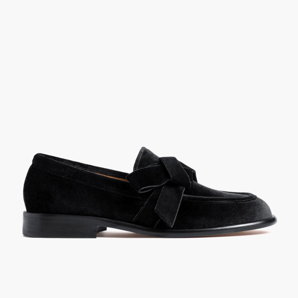 https://cdn.shopify.com/s/files/1/0419/1525/files/1024x1024-Women-DressPenny-BlackVelvet-081225-Side.jpg?v=1759523485