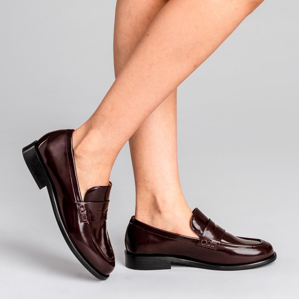 https://cdn.shopify.com/s/files/1/0419/1525/files/1024x1024-Women-DressPenny-Burgundy-032125-1A.jpg?v=1746029315
