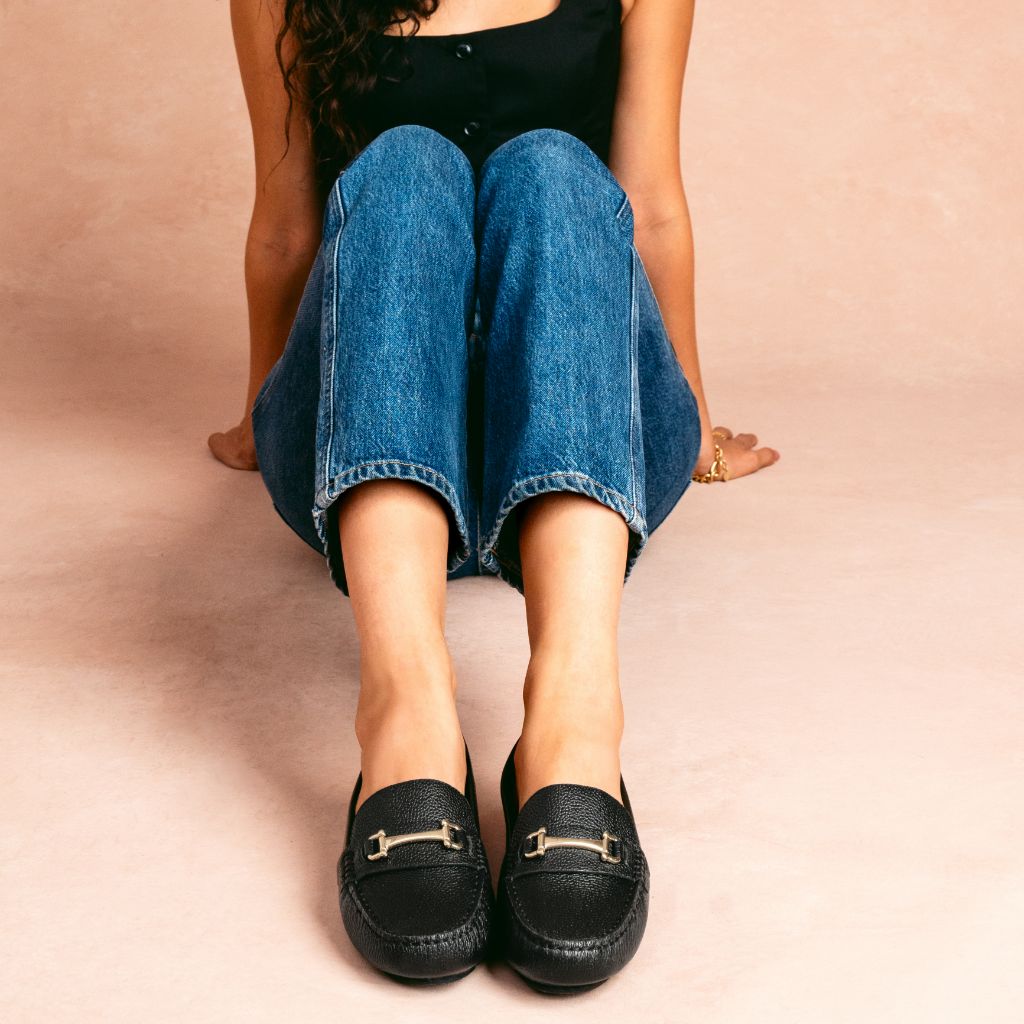 https://cdn.shopify.com/s/files/1/0419/1525/files/1024x1024-Women-DrivingLoafer-BlackGold-082025-1.jpg?v=1757956443