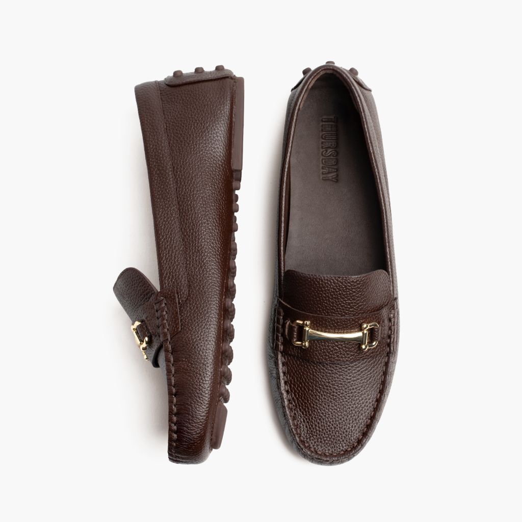 https://cdn.shopify.com/s/files/1/0419/1525/files/1024x1024-Women-DrivingLoafer-BrownGold-062524-Flatlay1.jpg?v=1757957673