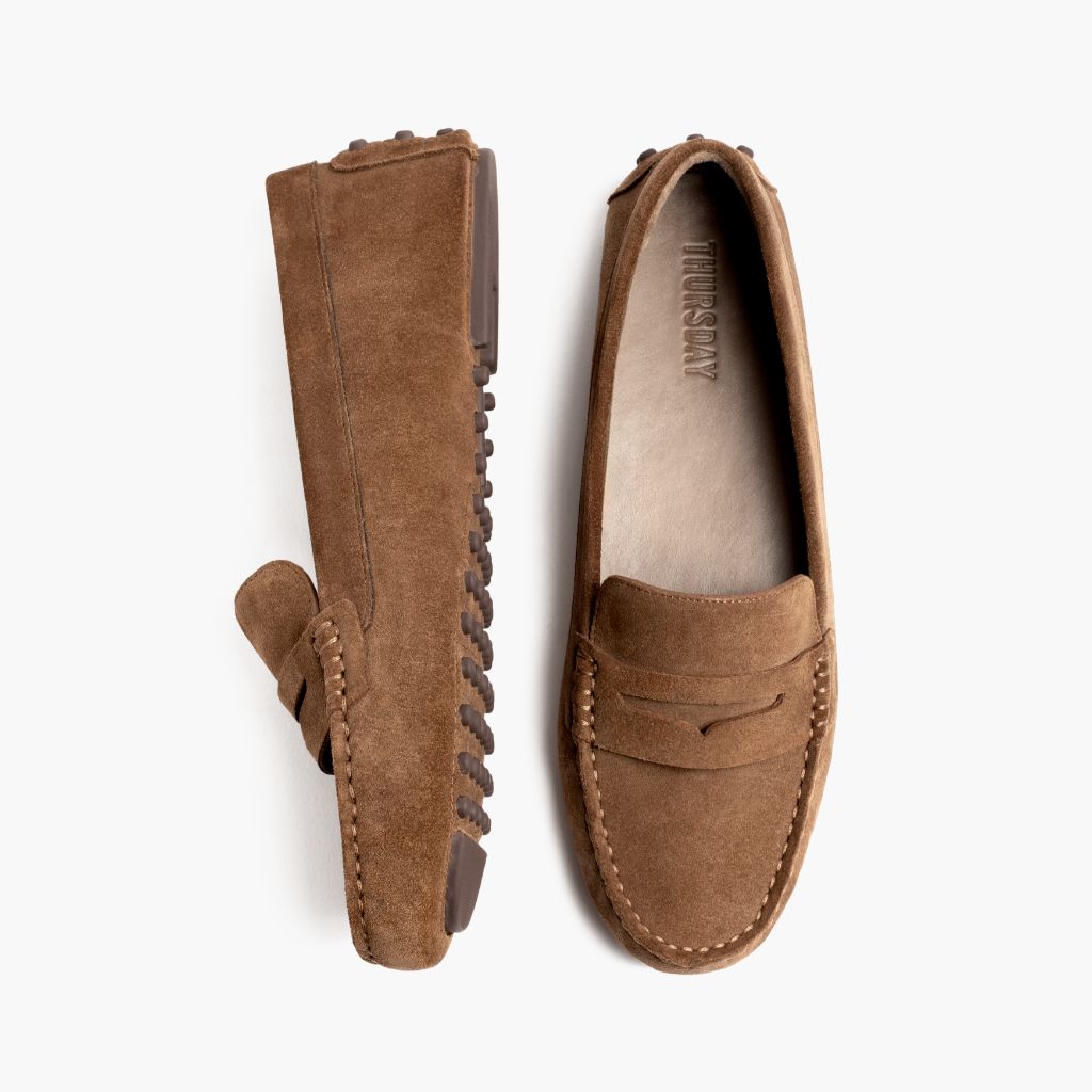 https://cdn.shopify.com/s/files/1/0419/1525/files/1024x1024-Women-DrivingLoafer-Sequoia-062524-Flatlay1.jpg?v=1757957533