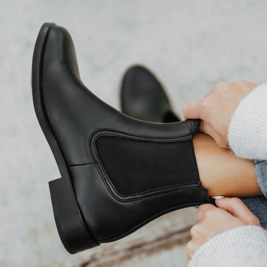 https://cdn.shopify.com/s/files/1/0419/1525/products/1024x1024-Women-Duchess-Black-3_1024x1024_cb25aa8a-64f4-4513-b6d9-b18387c42da5.jpg?v=1683230574