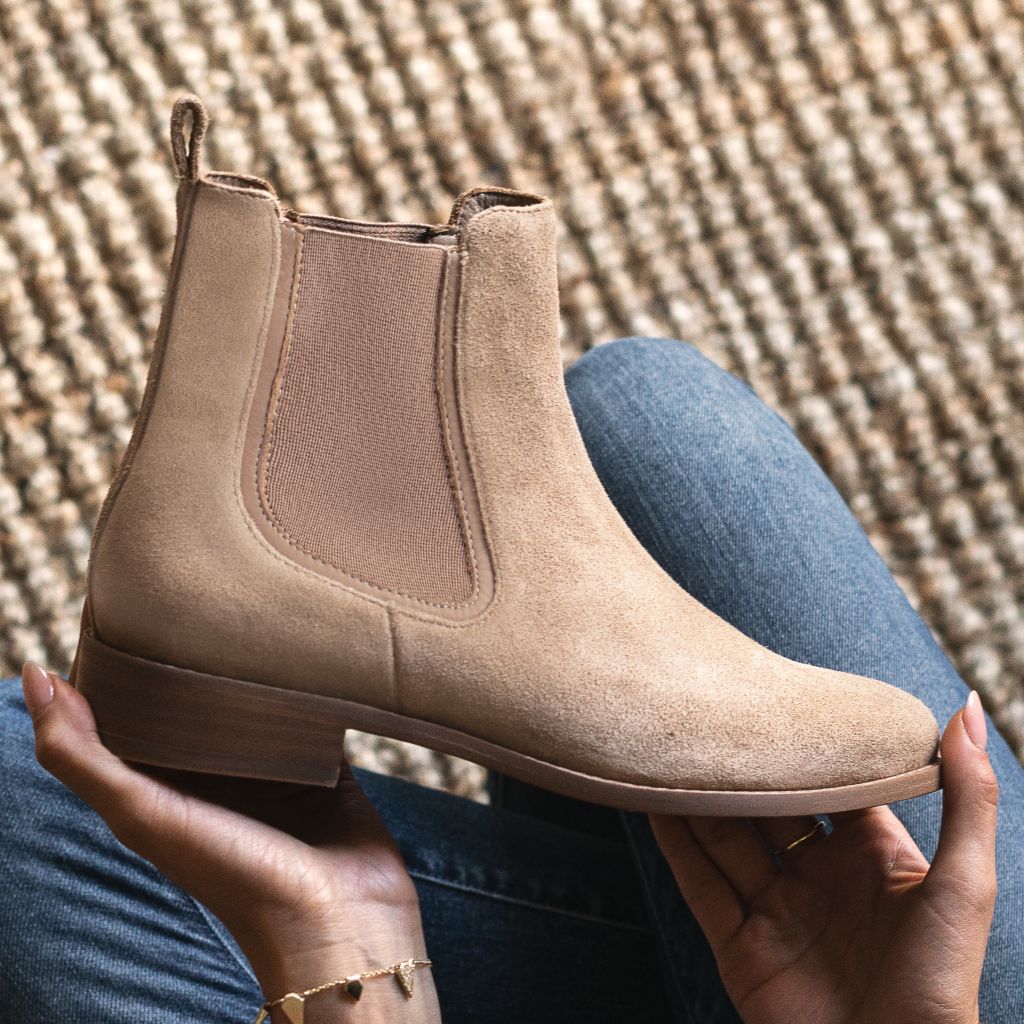 https://cdn.shopify.com/s/files/1/0419/1525/products/1024x1024-Women-Duchess-HoneyPeach-101421-3.jpg?v=1698960261