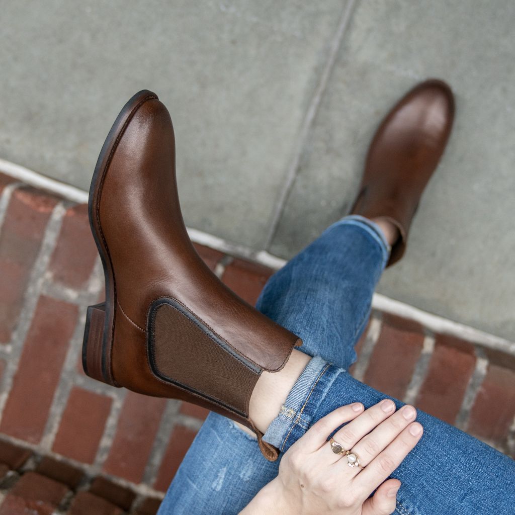 https://cdn.shopify.com/s/files/1/0419/1525/products/1024x1024-Women-Duchess-Walnut-090922-3.jpg?v=1664828533