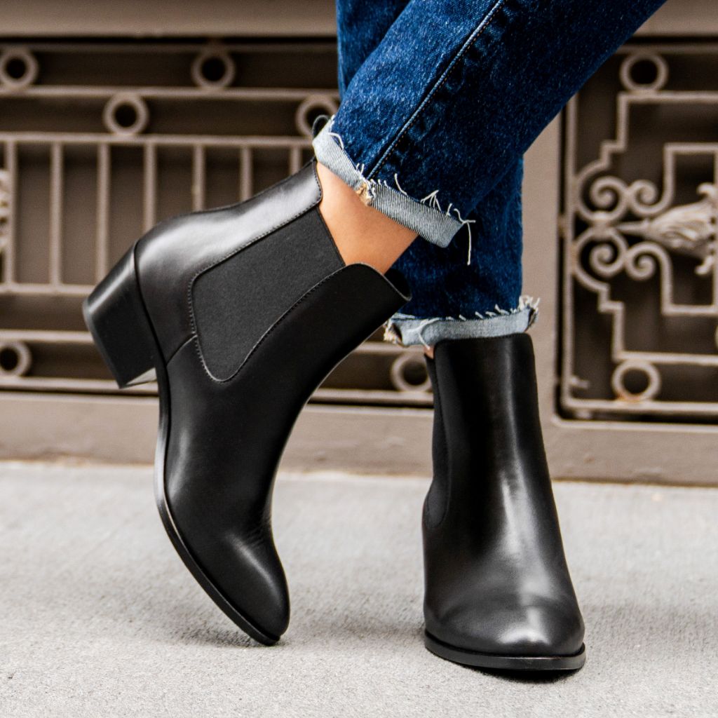 https://cdn.shopify.com/s/files/1/0419/1525/files/1024x1024-Women-DuchessBootie-Black-090823-1.jpg?v=1694554865