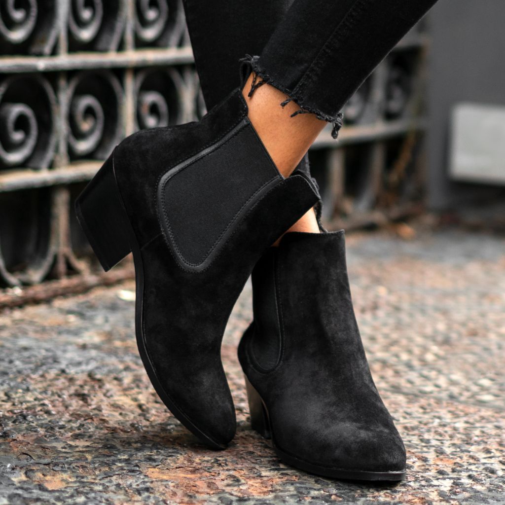 https://cdn.shopify.com/s/files/1/0419/1525/products/1024x1024-Women-DuchessBootie-Black-091421-1.jpg?v=1632155172
