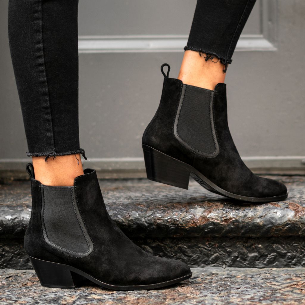 https://cdn.shopify.com/s/files/1/0419/1525/products/1024x1024-Women-DuchessBootie-Black-091421-2.jpg?v=1632155173