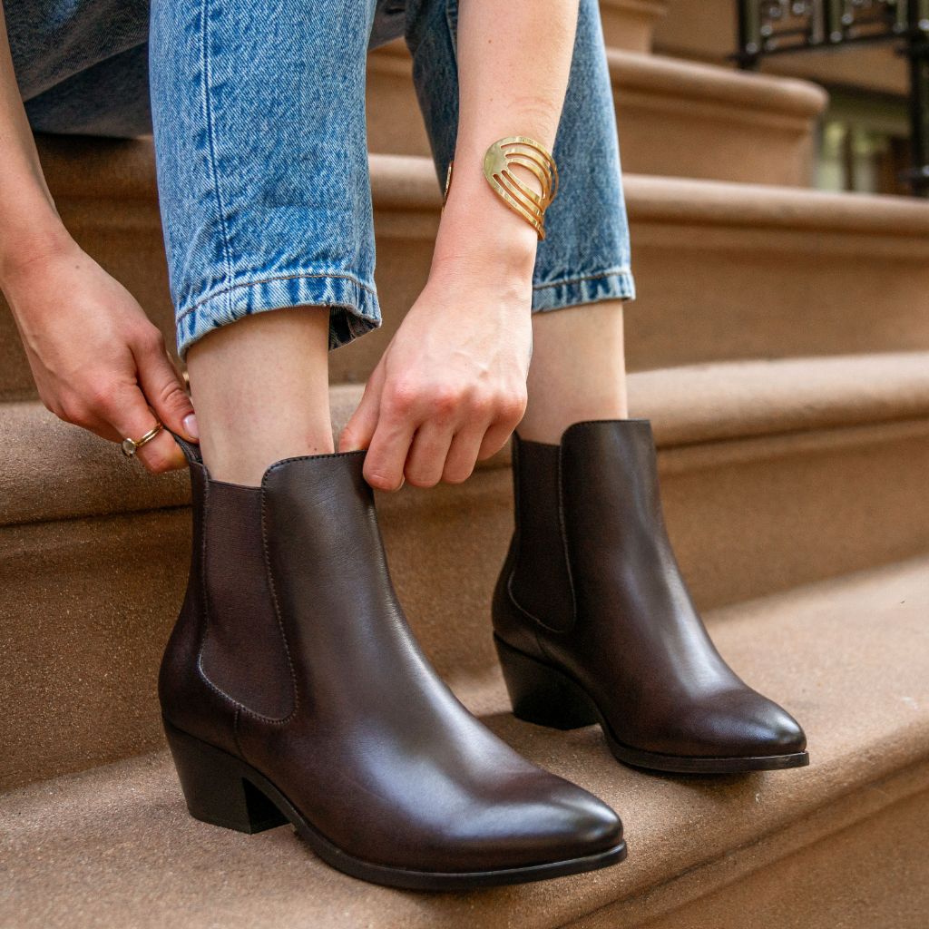https://cdn.shopify.com/s/files/1/0419/1525/files/1024x1024-Women-DuchessBootie-OldEnglish-090823-2.jpg?v=1694466218