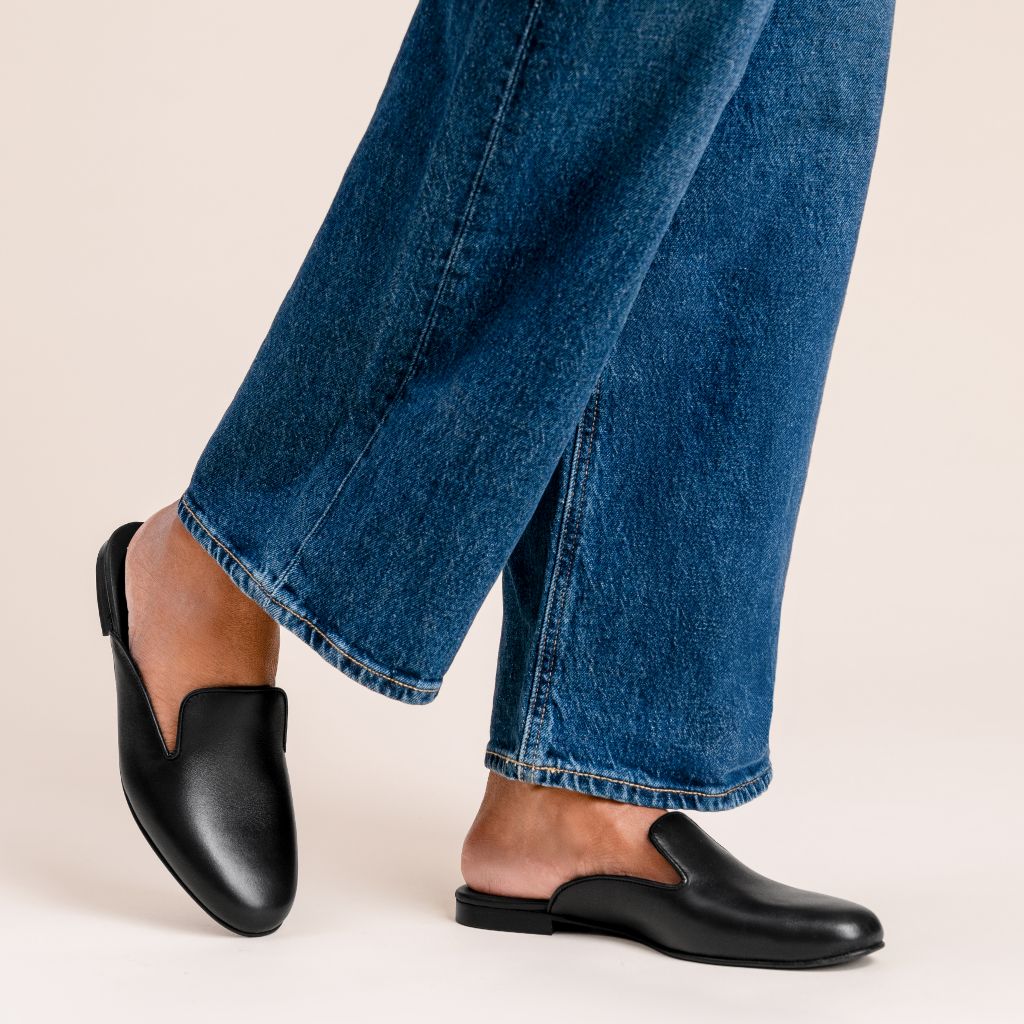 https://cdn.shopify.com/s/files/1/0419/1525/files/1024x1024-Women-EdenMule-Black-020425-1_8568d835-a7e1-4a1d-b162-33329c8ba98c.jpg?v=1741989478