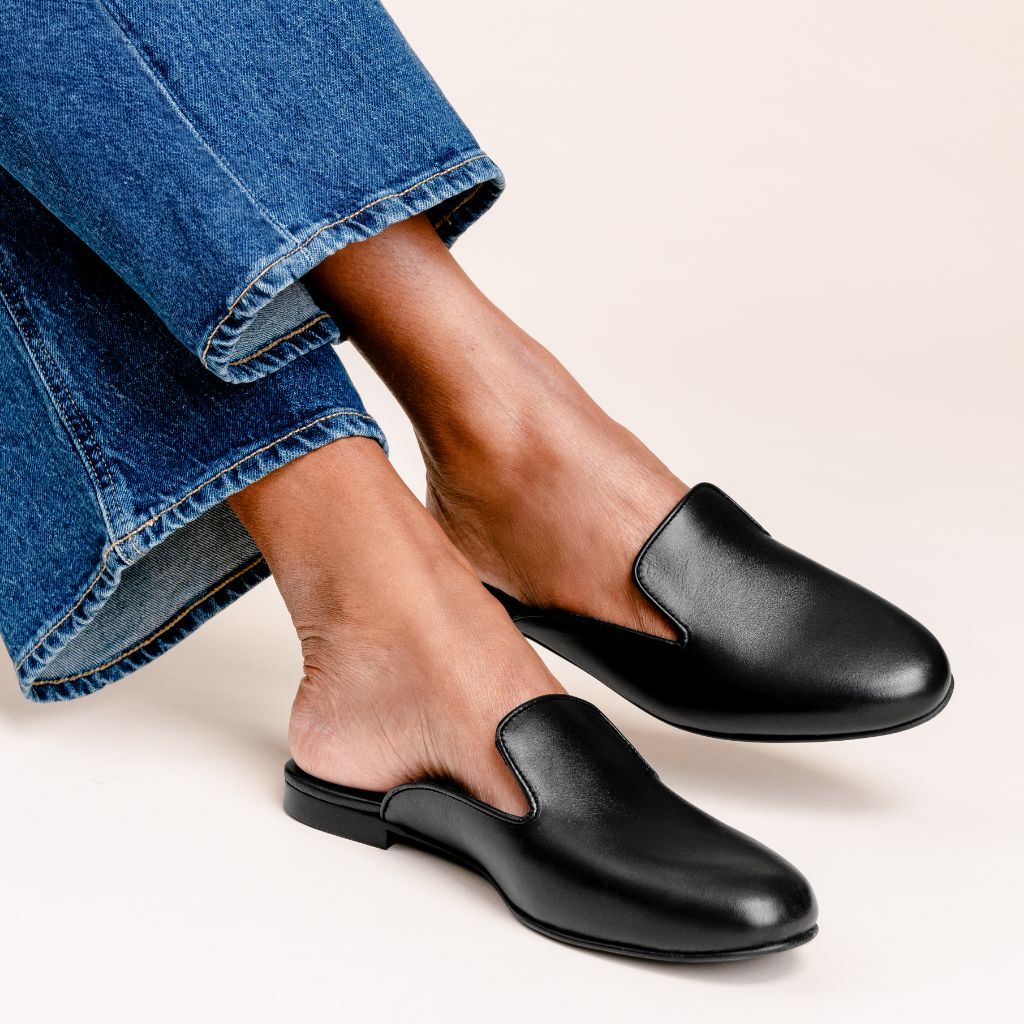 https://cdn.shopify.com/s/files/1/0419/1525/files/1024x1024-Women-EdenMule-Black-020425-3_cf2b7e62-4b5d-4f90-8417-2861aaa33c87.jpg?v=1741989478