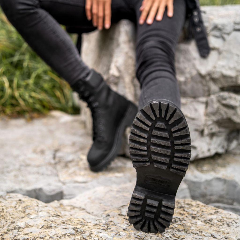 https://cdn.shopify.com/s/files/1/0419/1525/files/1024x1024-Women-Explorer-BlackMatte-031224-3.jpg?v=1710268842
