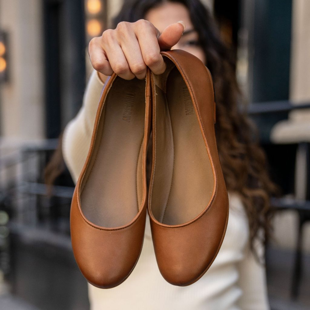 https://cdn.shopify.com/s/files/1/0419/1525/files/1024x1024-Women-Feliz-Toffee-042723-3.jpg?v=1683846453