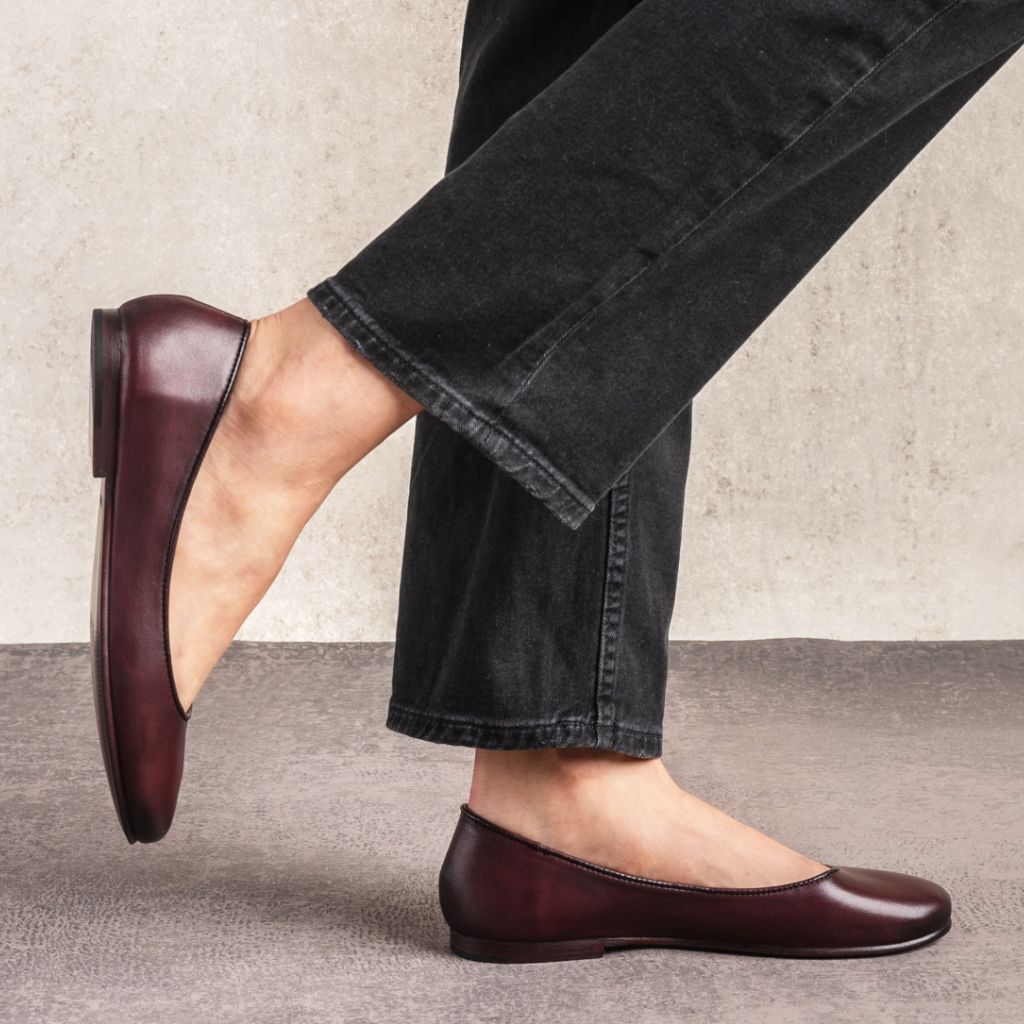 https://cdn.shopify.com/s/files/1/0419/1525/files/1024x1024-Women-Feliz-Wine-042723-1.jpg?v=1683573000