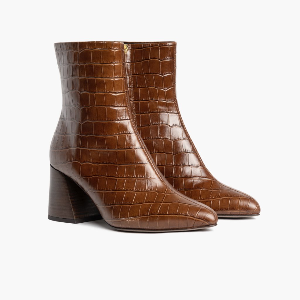 https://cdn.shopify.com/s/files/1/0419/1525/products/1024x1024-Women-Heartbreaker-Saddle-081321-081721-3.4.jpg?v=1630448578