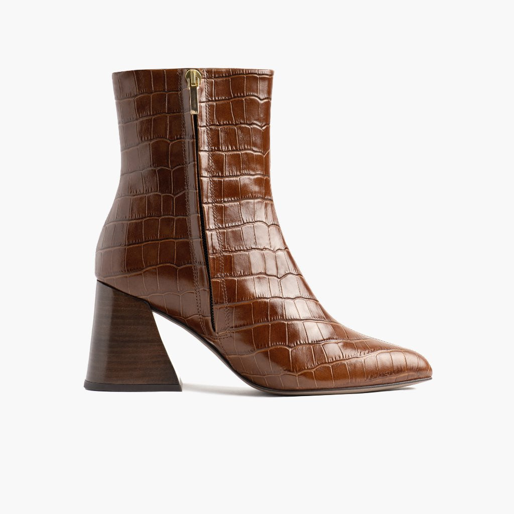 https://cdn.shopify.com/s/files/1/0419/1525/products/1024x1024-Women-Heartbreaker-Saddle-081721-SideZipper.jpg?v=1630448578