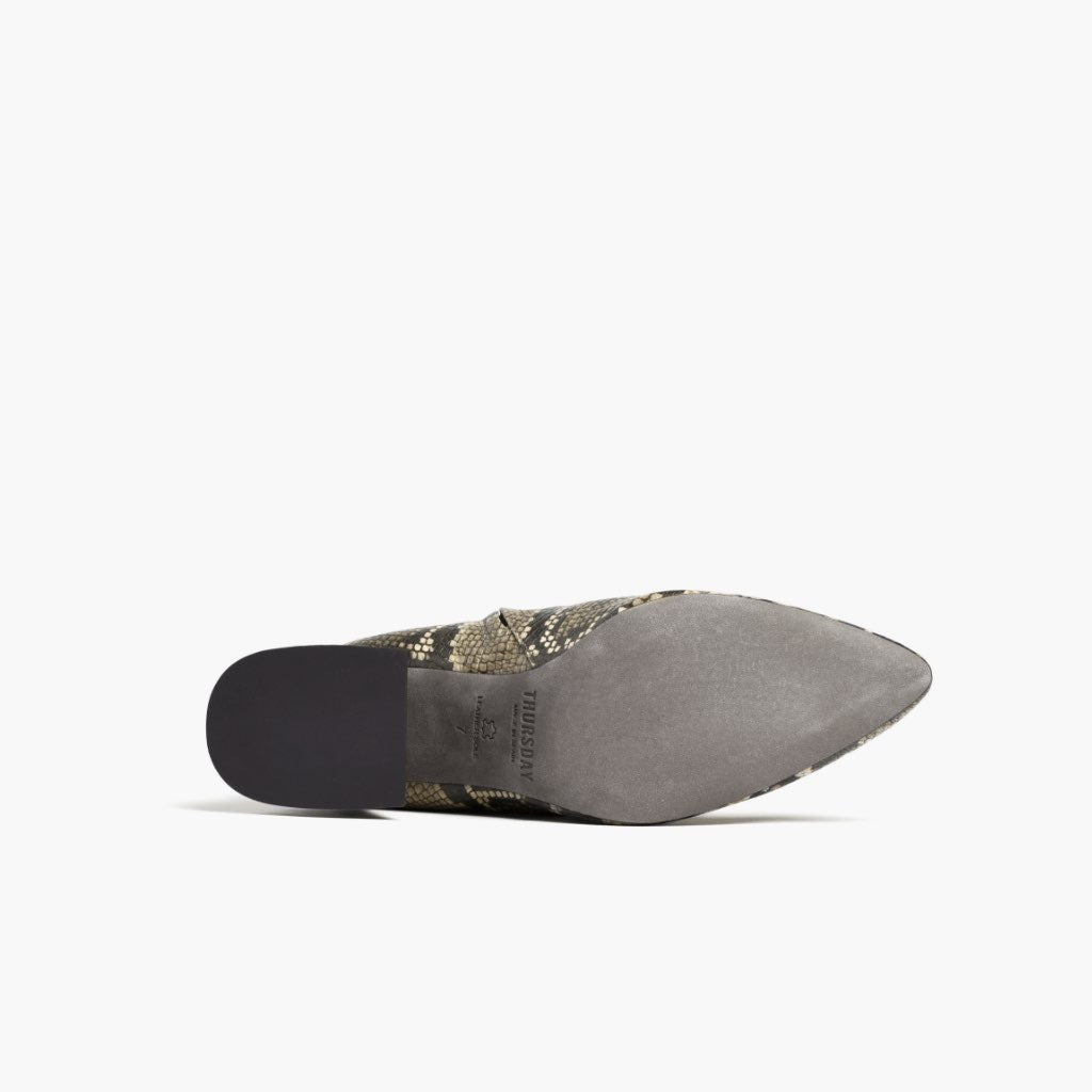 https://cdn.shopify.com/s/files/1/0419/1525/products/1024x1024-Women-Heartbreaker-SnakePrint-081721-Outsole.jpg?v=1630447928