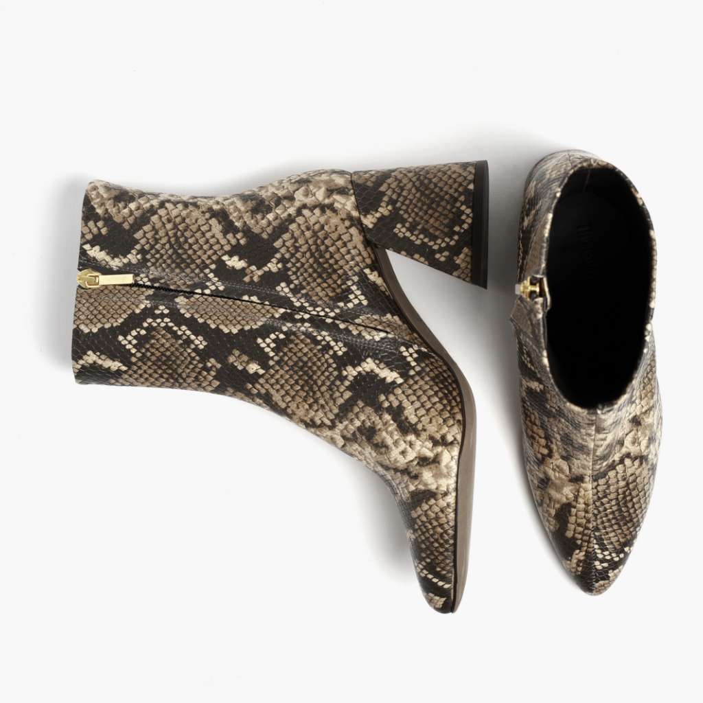 https://cdn.shopify.com/s/files/1/0419/1525/products/1024x1024-Women-Heartbreaker-SnakePrint-092121-Flatlay.jpg?v=1633041610