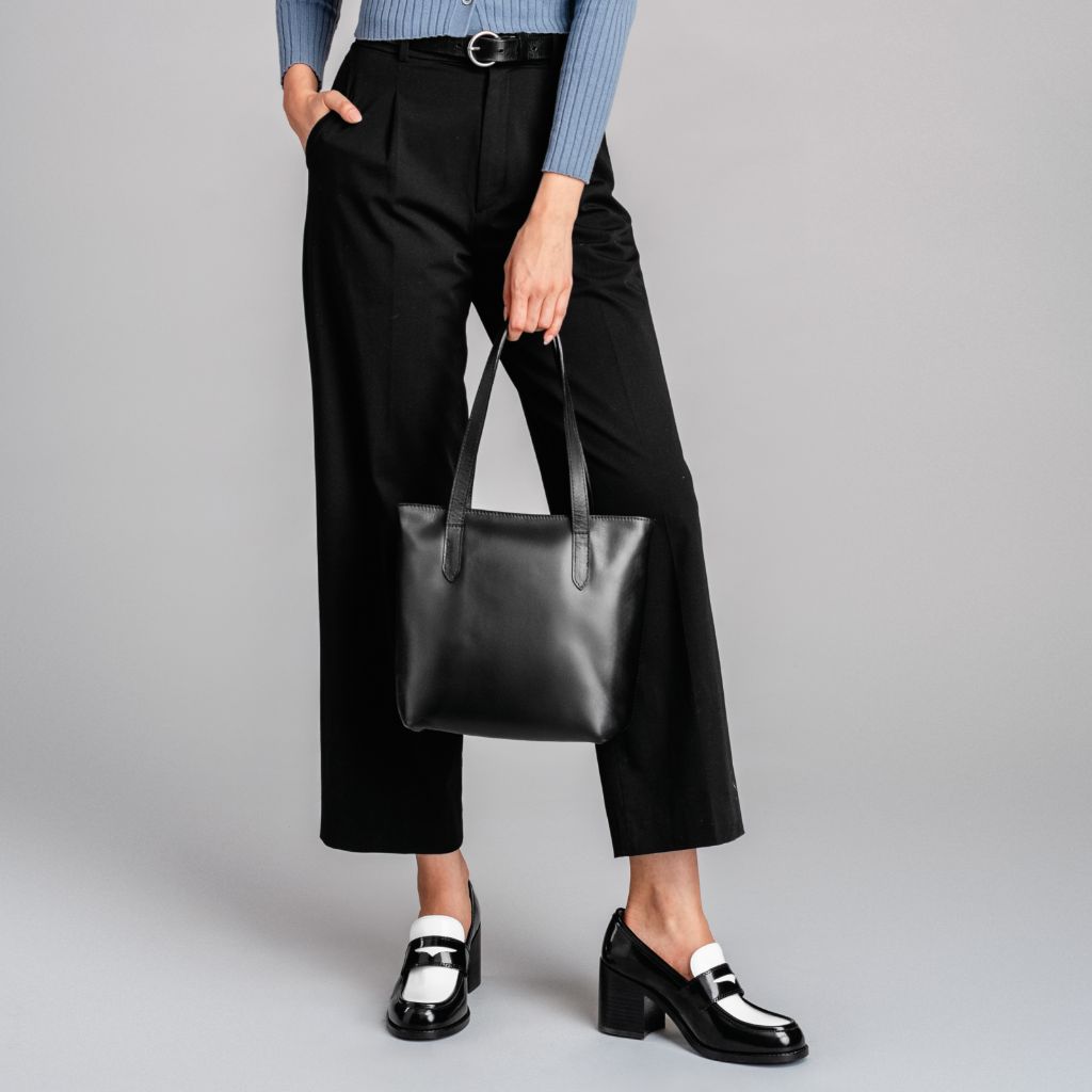 https://cdn.shopify.com/s/files/1/0419/1525/files/1024x1024-Women-HighHeelPenny-BlackWhite-020425-3.jpg?v=1739893220