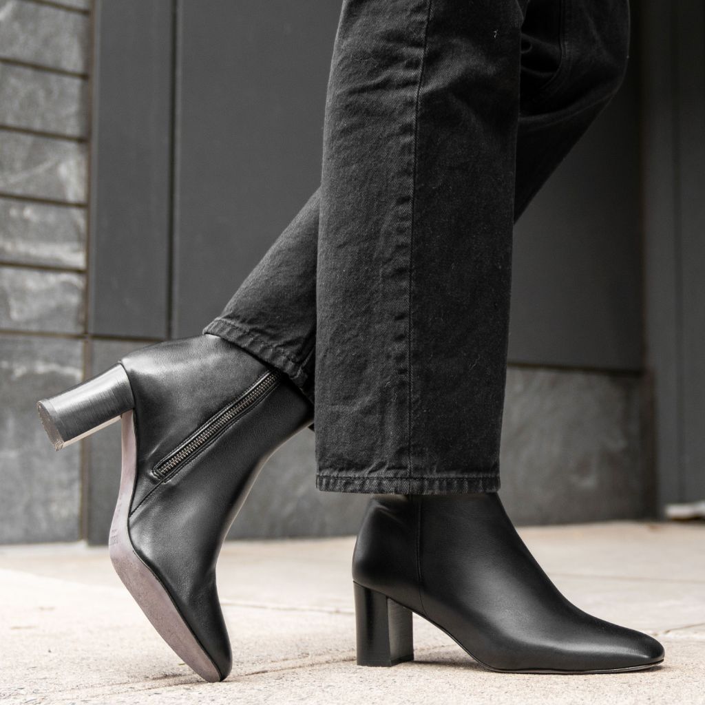 https://cdn.shopify.com/s/files/1/0419/1525/products/1024x1024-Women-HighStandard-Black-041223-1.jpg?v=1682355031