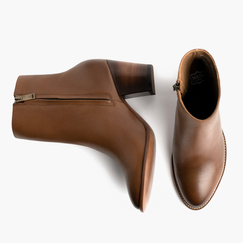 https://cdn.shopify.com/s/files/1/0419/1525/products/1024x1024-Women-Highline-Walnut-012423-Flatlay1.jpg?v=1674601888