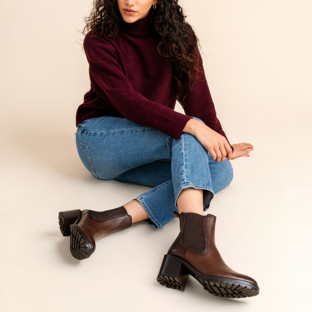 https://cdn.shopify.com/s/files/1/0419/1525/files/1024x1024-Women-Knockout-Chocolate-012125-2_5a388f3b-8c76-4eca-b1b4-a43b7136bc2d.jpg?v=1748985255