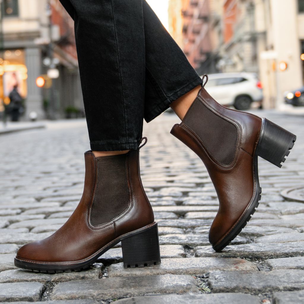 https://cdn.shopify.com/s/files/1/0419/1525/files/1024x1024-Women-Knockout-Chocolate-012125-3_fa60dd6b-4e01-4628-b996-c56ede28e512.jpg?v=1748985255