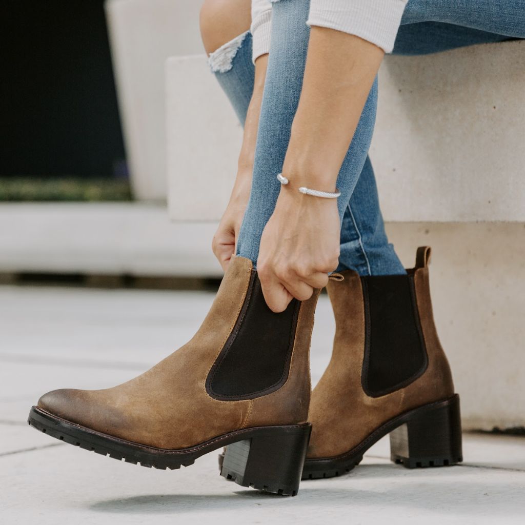 https://cdn.shopify.com/s/files/1/0419/1525/products/1024x1024-Women-Knockout-Safari-090222-2.jpg?v=1698957641