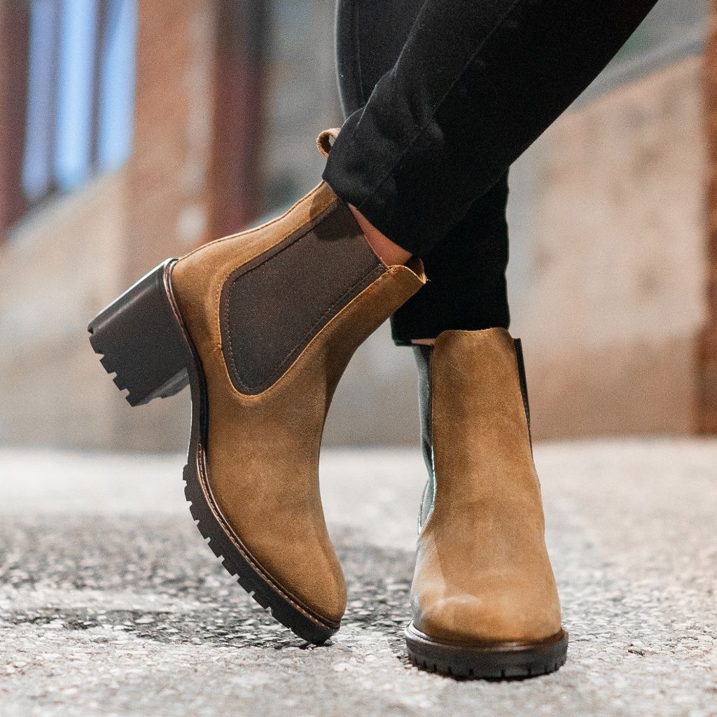 https://cdn.shopify.com/s/files/1/0419/1525/files/1024x1024-Women-Knockout-Safari-101923-1.jpg?v=1698957641