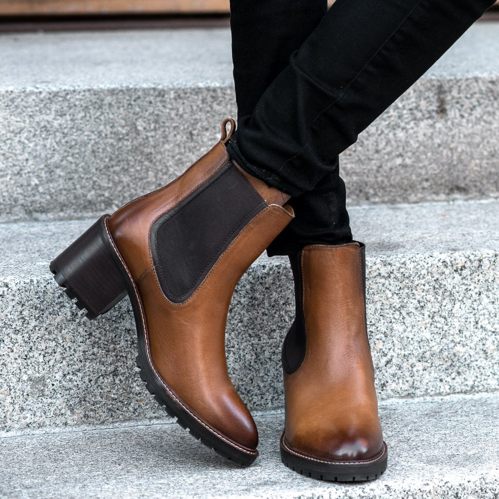 https://cdn.shopify.com/s/files/1/0419/1525/products/1024x1024-Women-Knockout-Toffee-2.jpg?v=1603908834