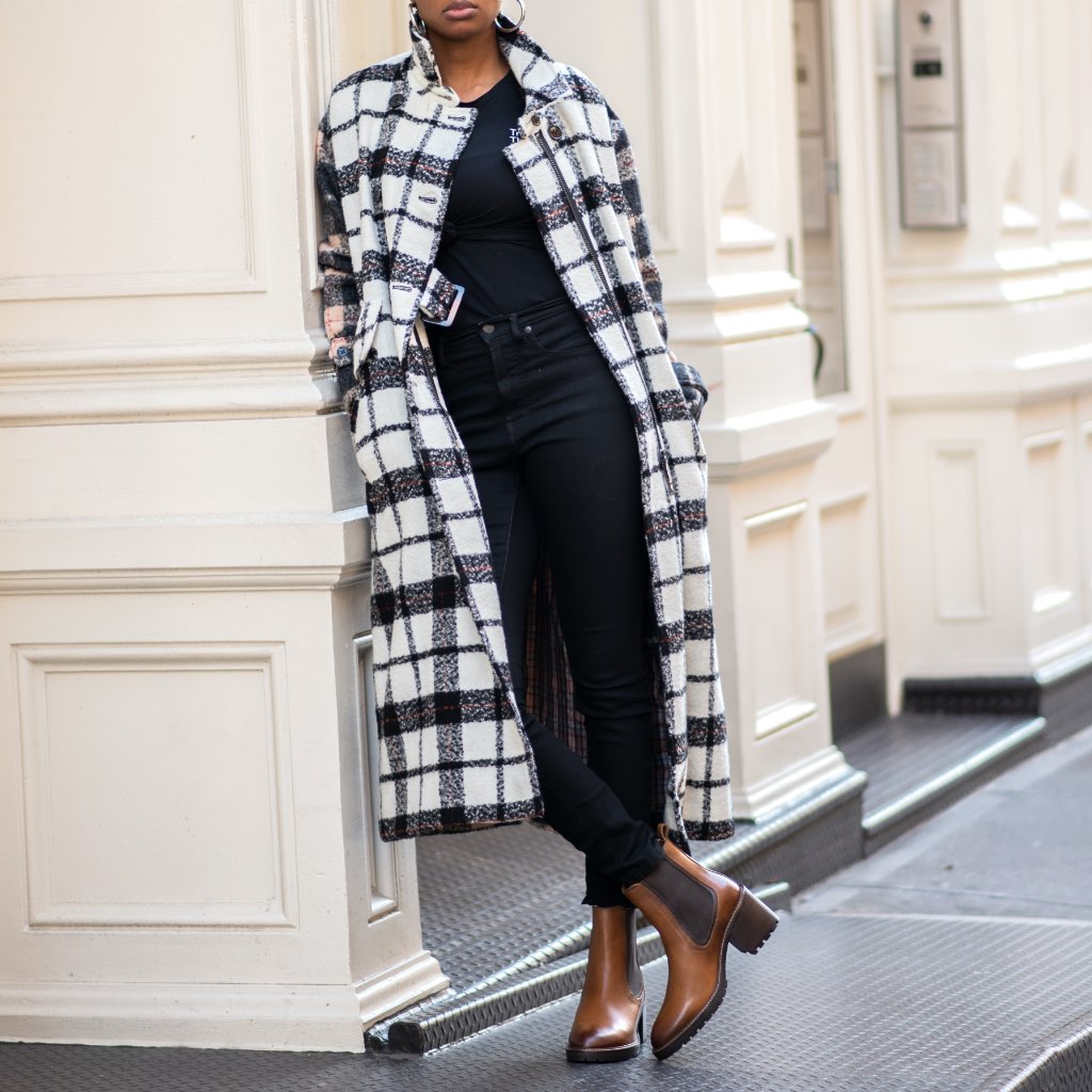 https://cdn.shopify.com/s/files/1/0419/1525/products/1024x1024-Women-Knockout-Toffee-3.jpg?v=1603908834