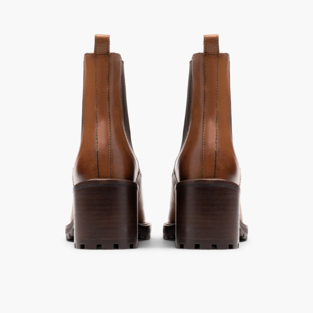 https://cdn.shopify.com/s/files/1/0419/1525/products/1024x1024-Women-Knockout-ToffeeSuede-081921-Rear.jpg?v=1630621215