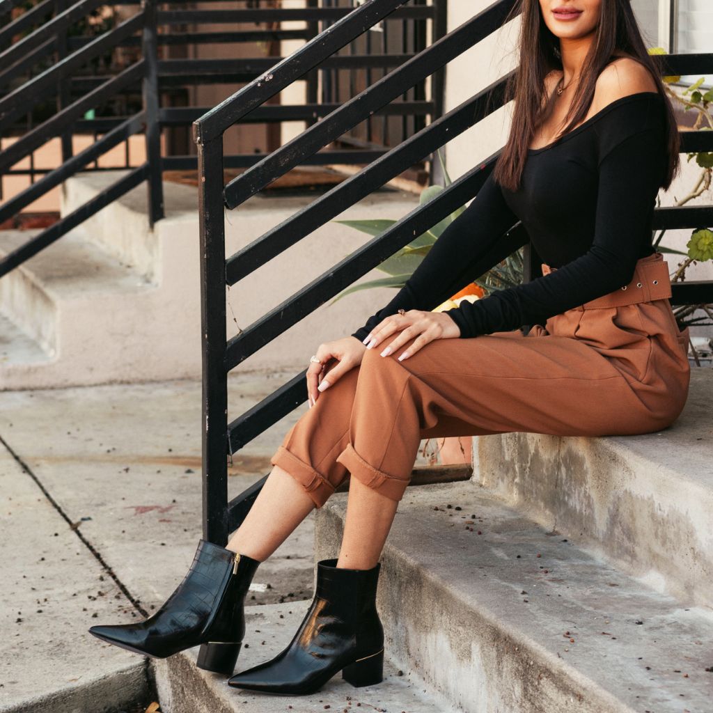 https://cdn.shopify.com/s/files/1/0419/1525/products/1024x1024-Women-Luna-BlackCroco-101922-3.jpg?v=1706221402