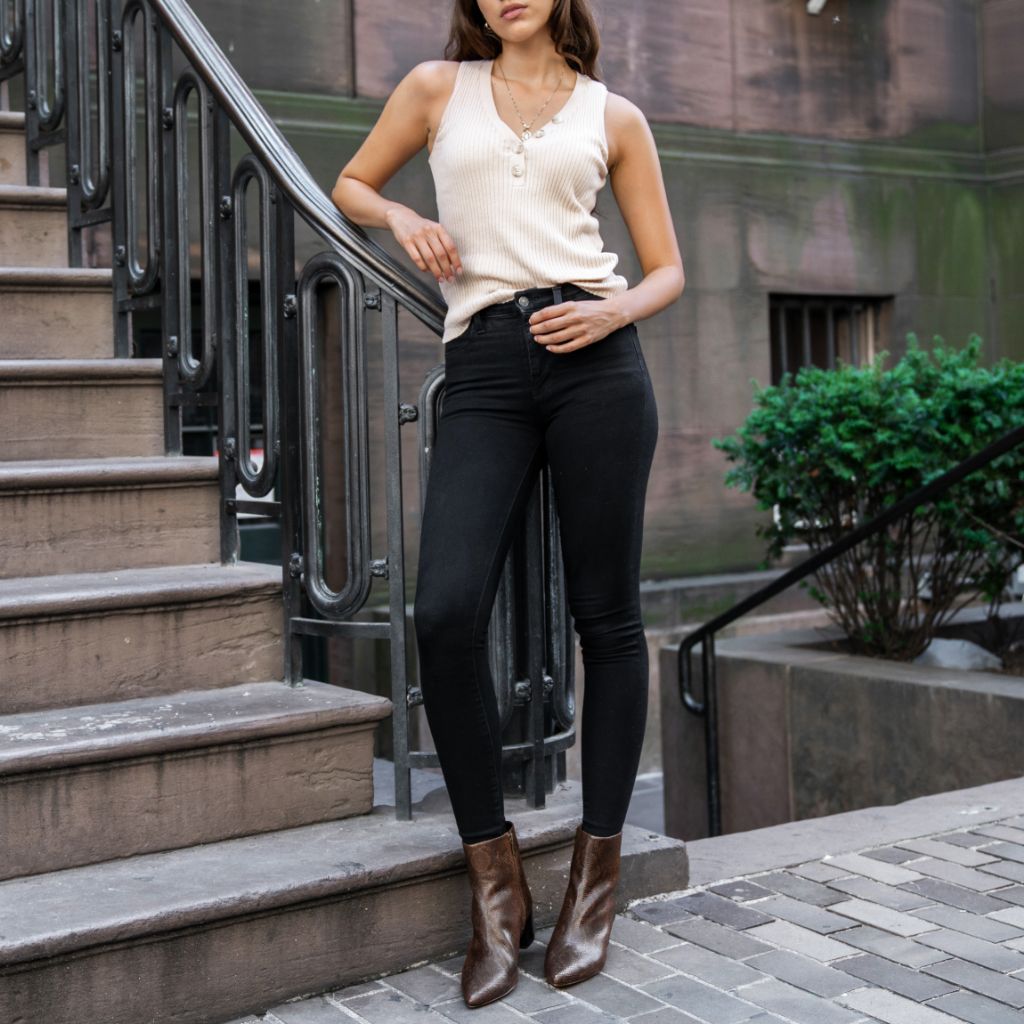 https://cdn.shopify.com/s/files/1/0419/1525/products/1024x1024-Women-Luna-ChocolateSnake-080422-3.jpg?v=1663610837