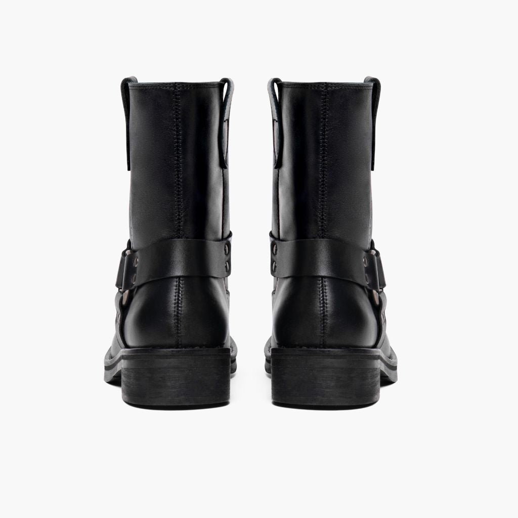https://cdn.shopify.com/s/files/1/0419/1525/files/1024x1024-Women-Outlaw-Black-111324-Rear.jpg?v=1732043755