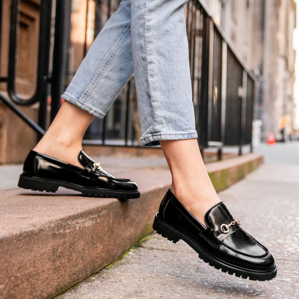https://cdn.shopify.com/s/files/1/0419/1525/files/1024x1024-Women-Penny-BlackGold-042924-2_a4bd2fa8-7660-47f7-b7e4-f16c9d7d69d9.jpg?v=1716584705